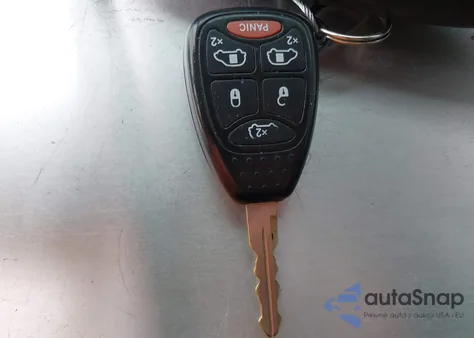 2006 Chrysler Town & Country z USA, uszkodzony, nr VIN 2A4GP5L06R657157